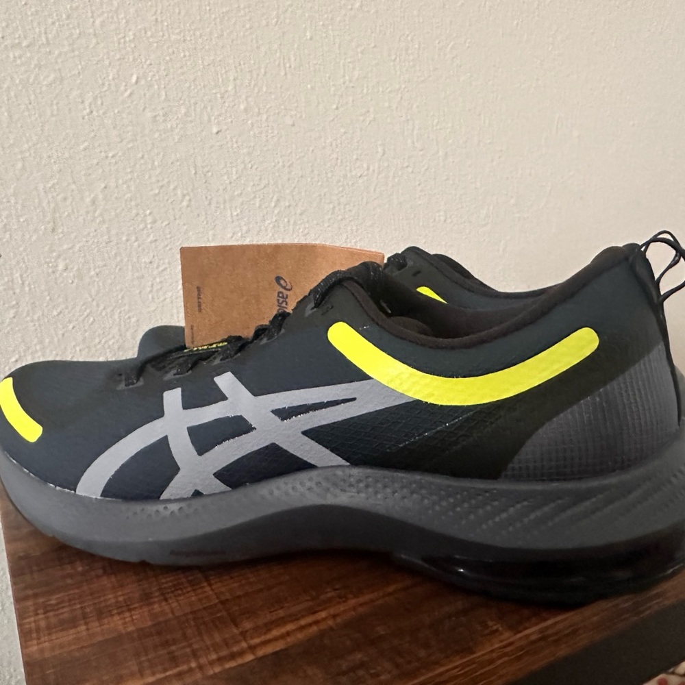 ASICS All Weather Waterproof Gel Pulse running shoes! Brand New!